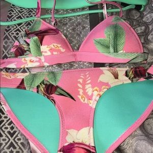 xs/xxs authentic triangl swim